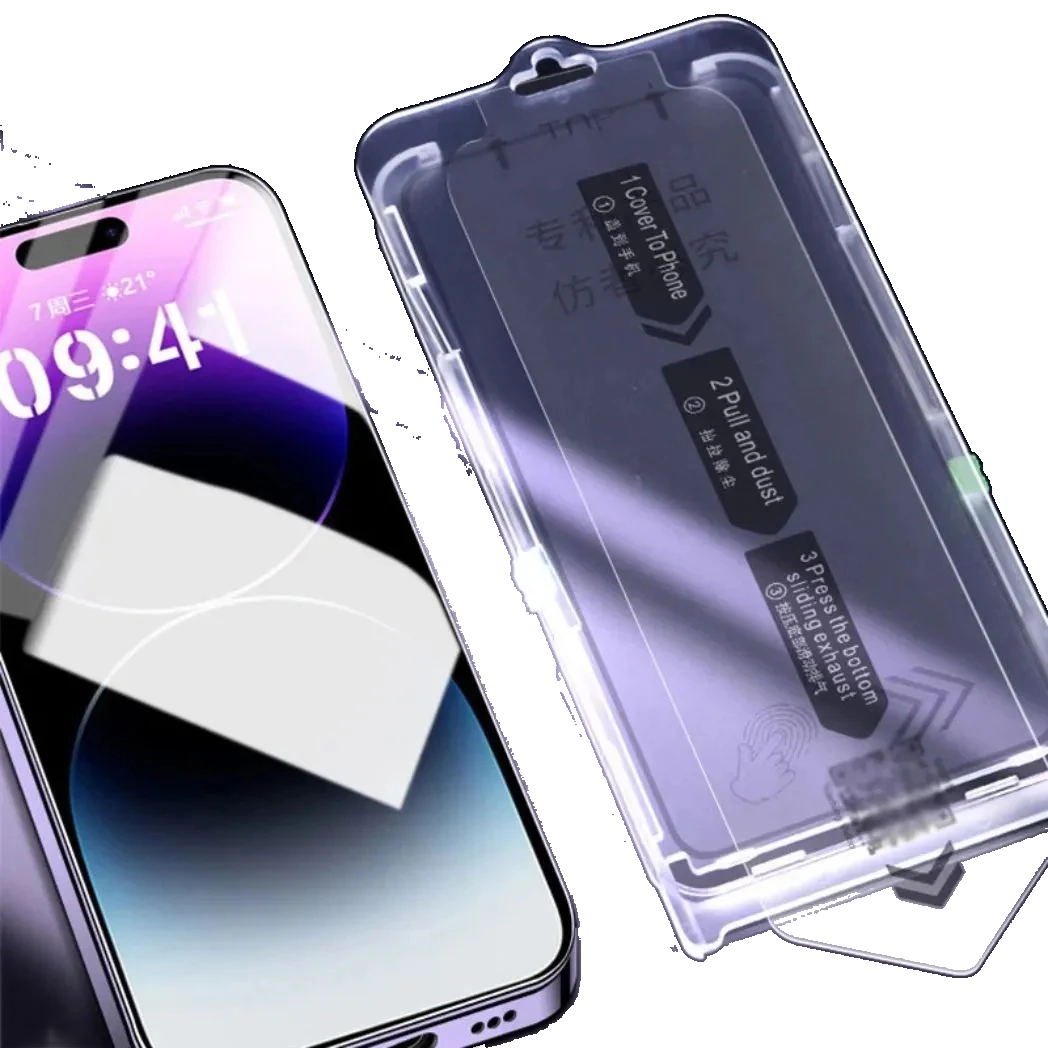 Película de vidro com aplicador para iPhone 16 Pro, em fundo lilás com o celular ao lado.