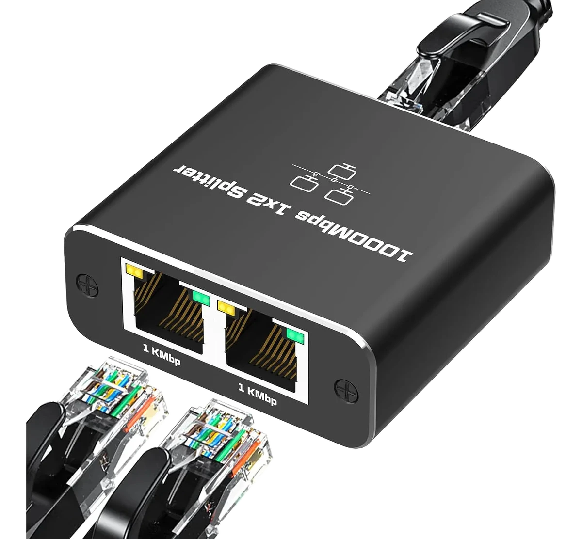 Splitter de rede Gigabit preto com portas Ethernet e cabos conectados, sobre fundo branco.